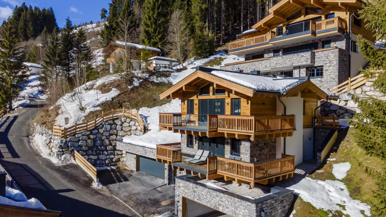 Haus am Hang-Exterior winter