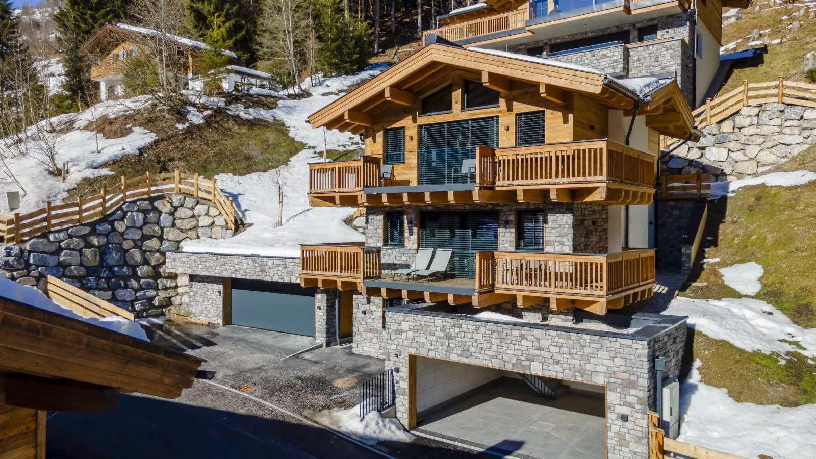 Haus am Hang-Exterior winter