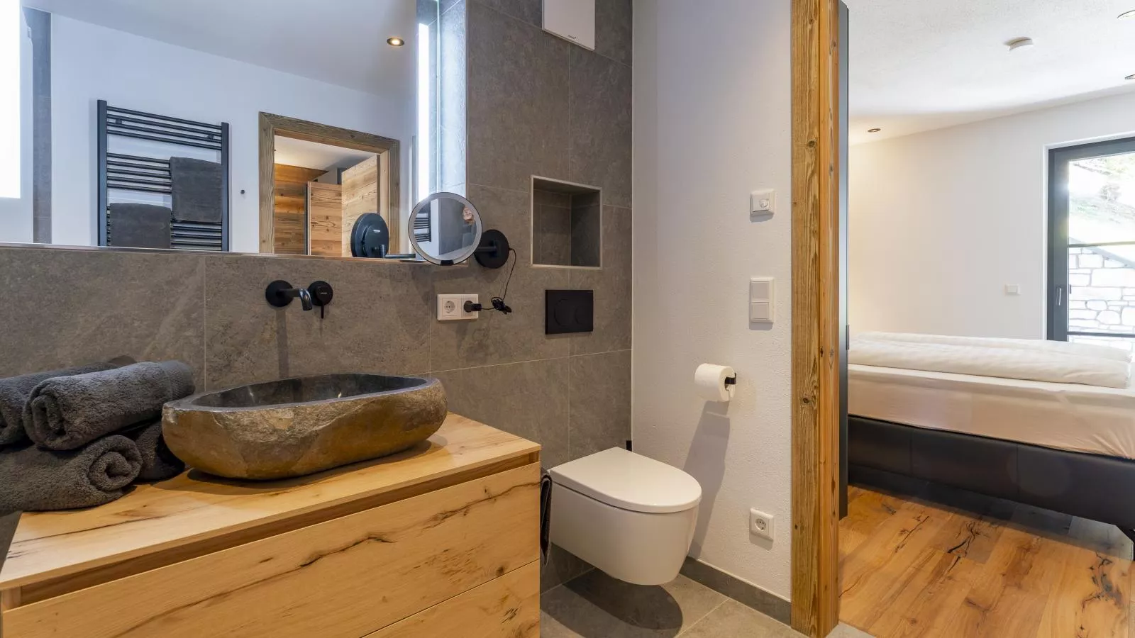 Haus am Hang-Bathroom