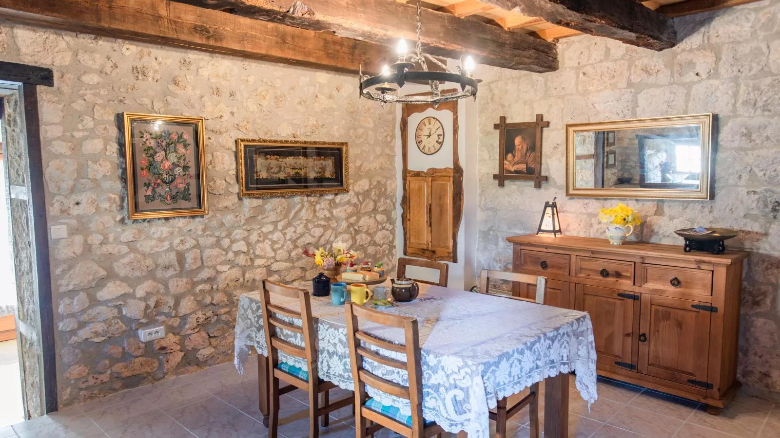 La Tour-Dining room