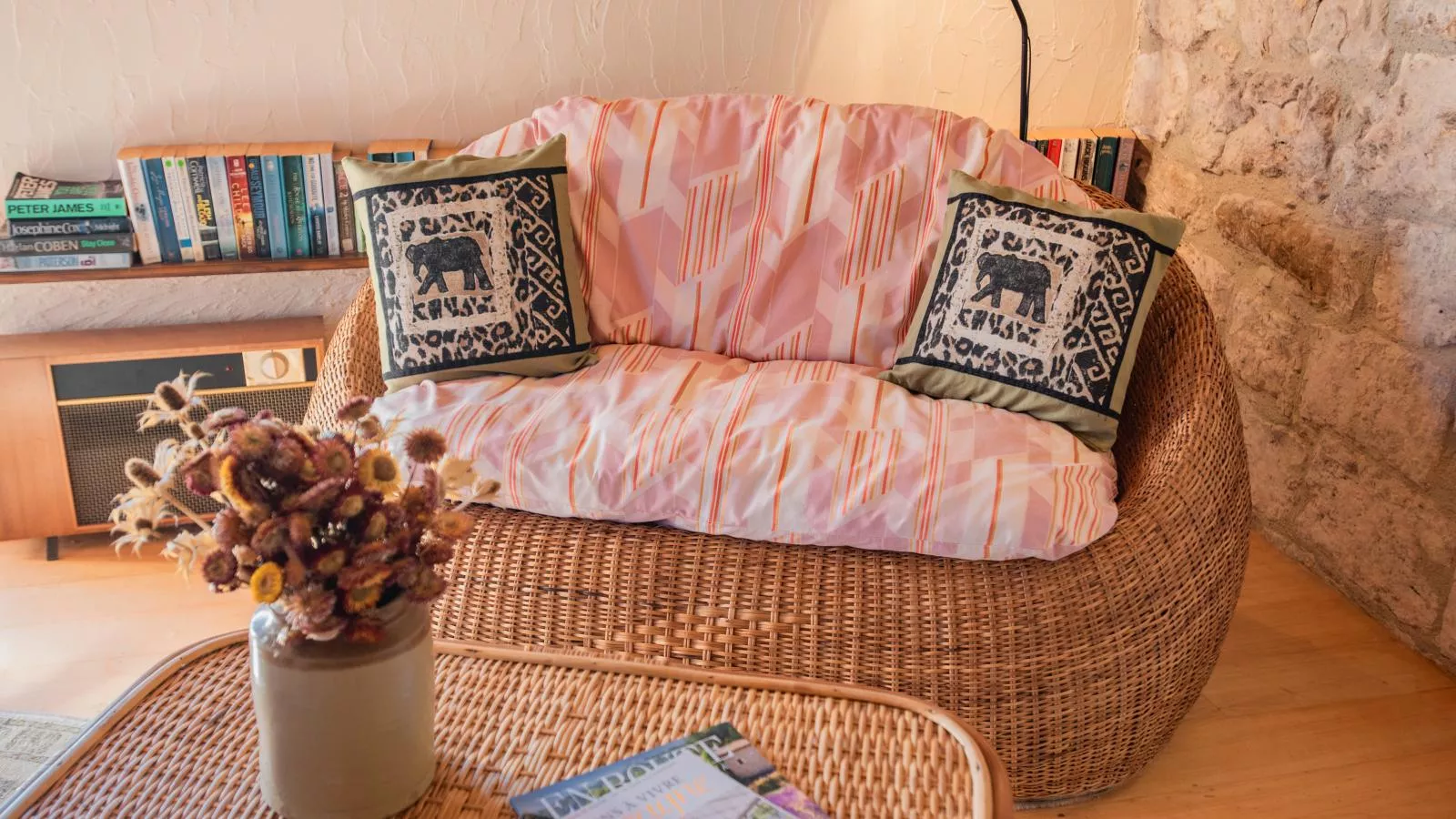La Tour-Living room