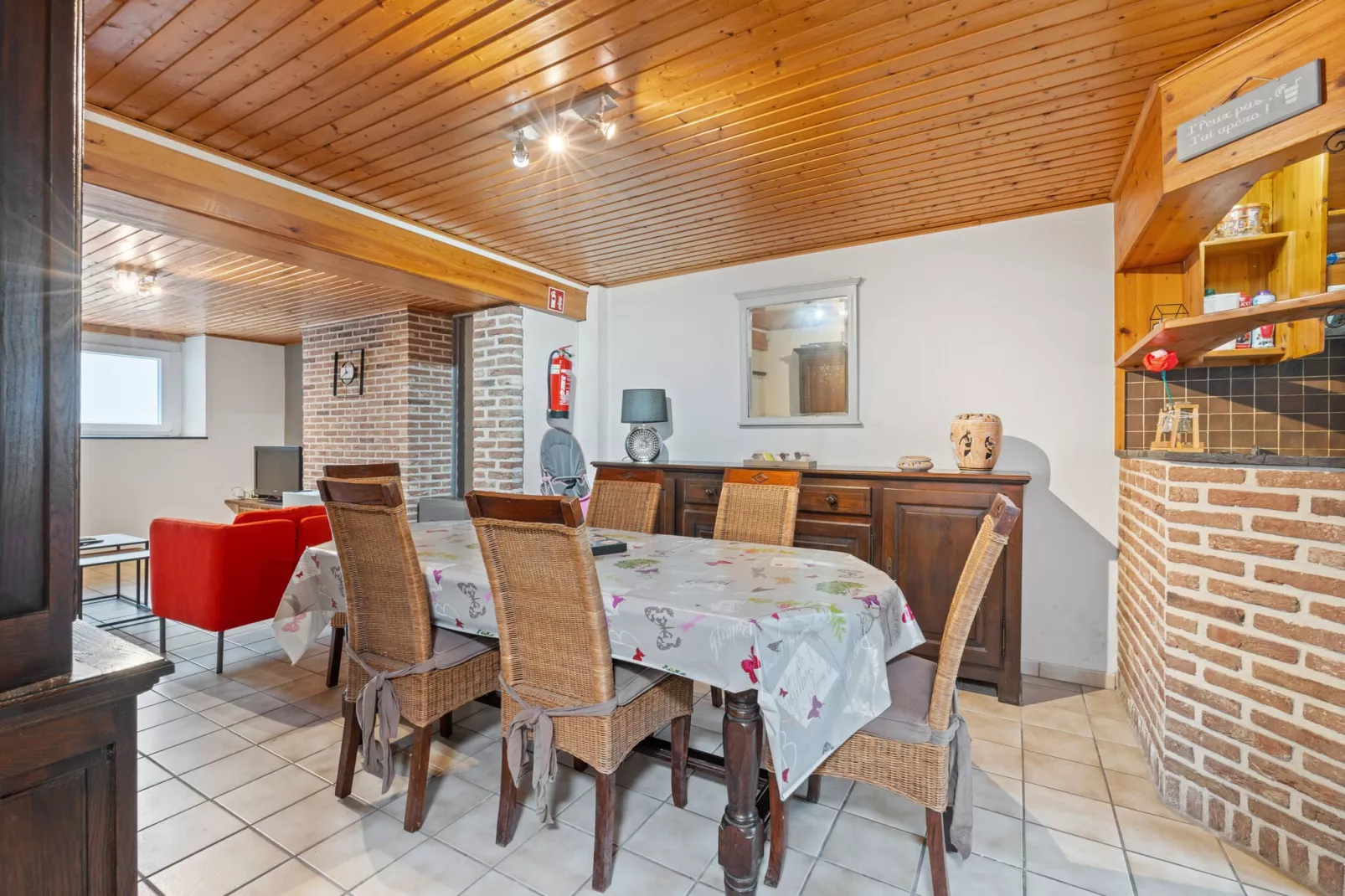 Onze Lieve Vrouw 6 001-Dining room