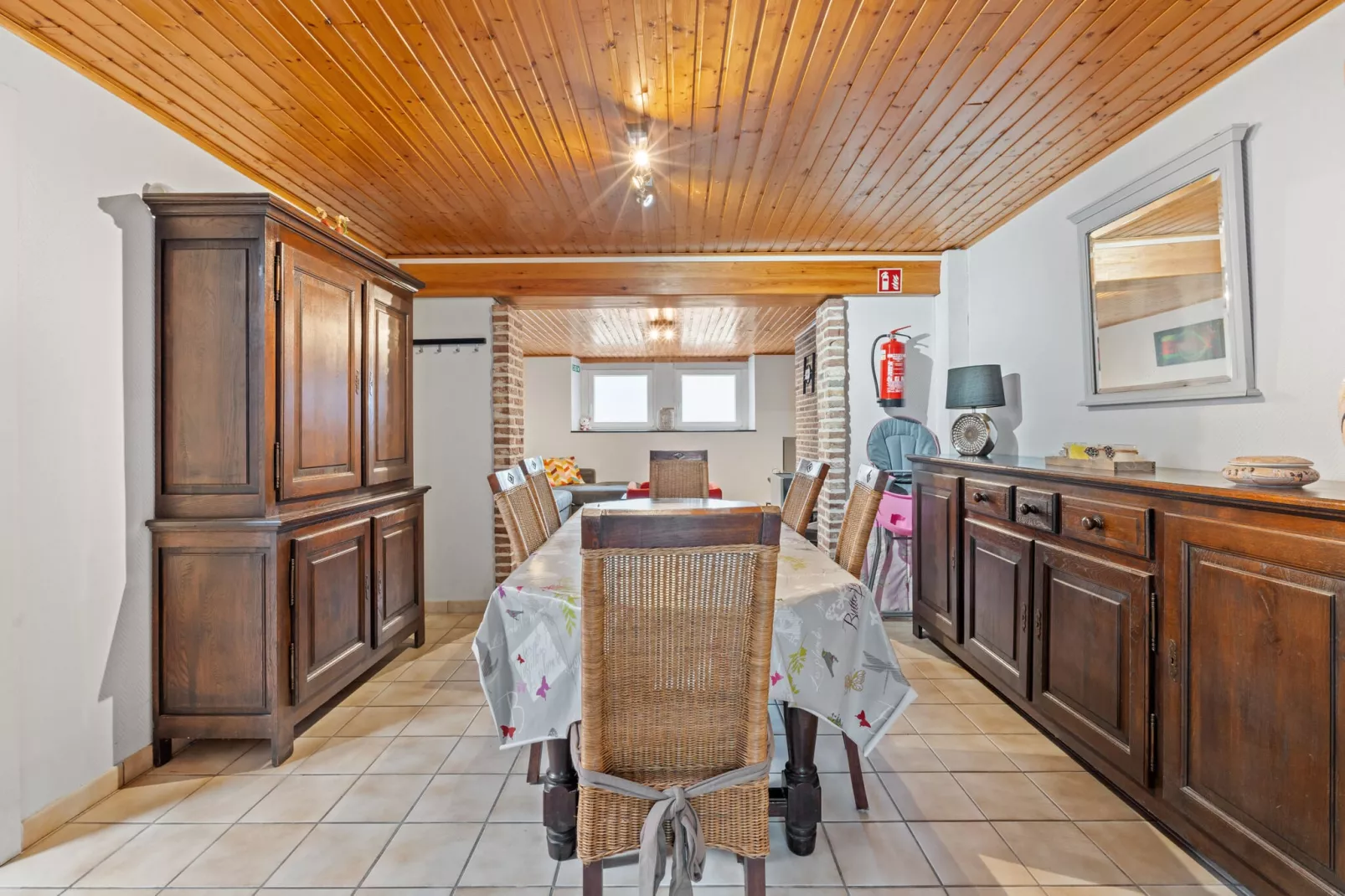 Onze Lieve Vrouw 6 001-Dining room