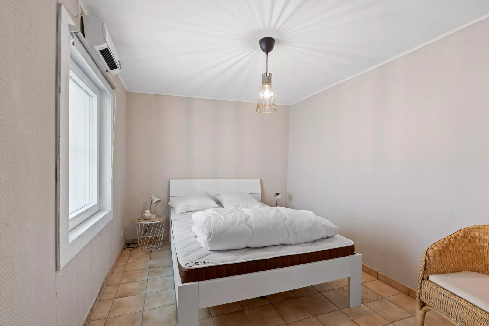 Onze Lieve Vrouw 6 001-Bedroom