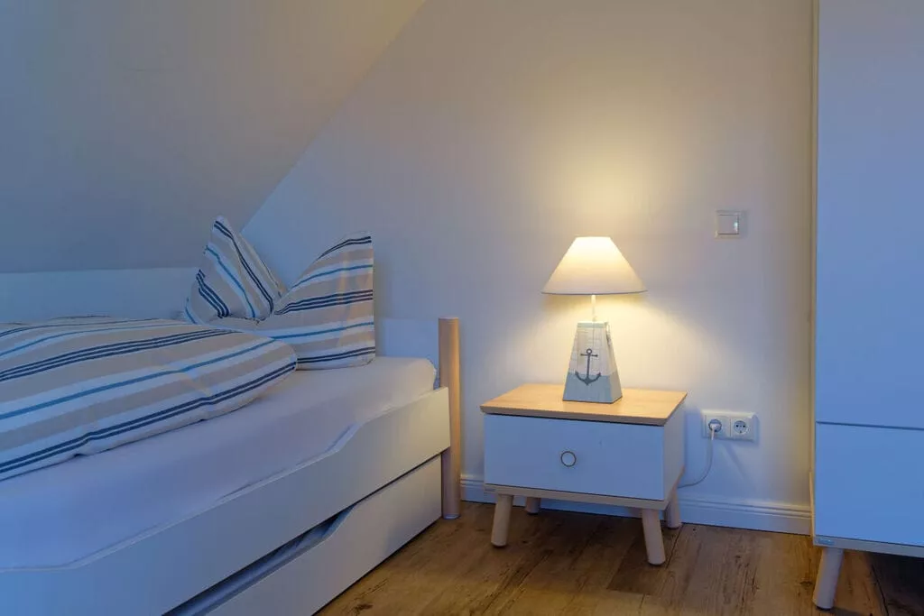 295224-Bedroom