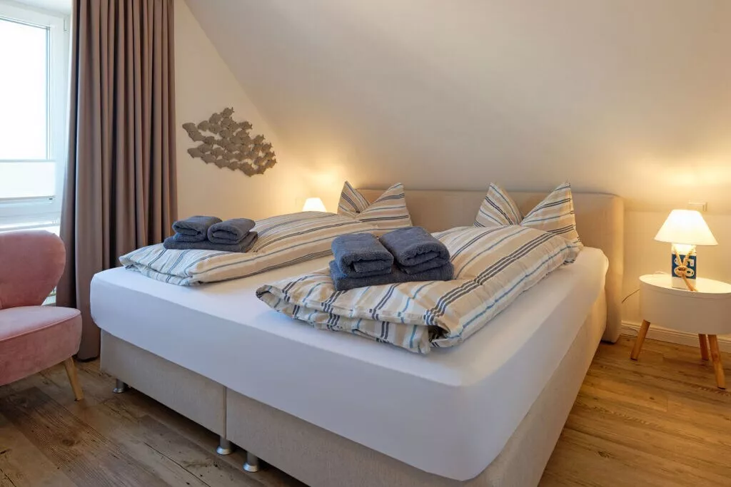 295224-Bedroom