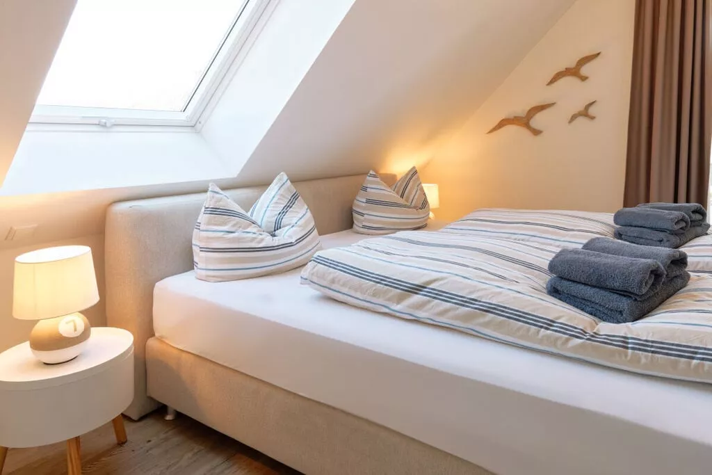 295224-Bedroom