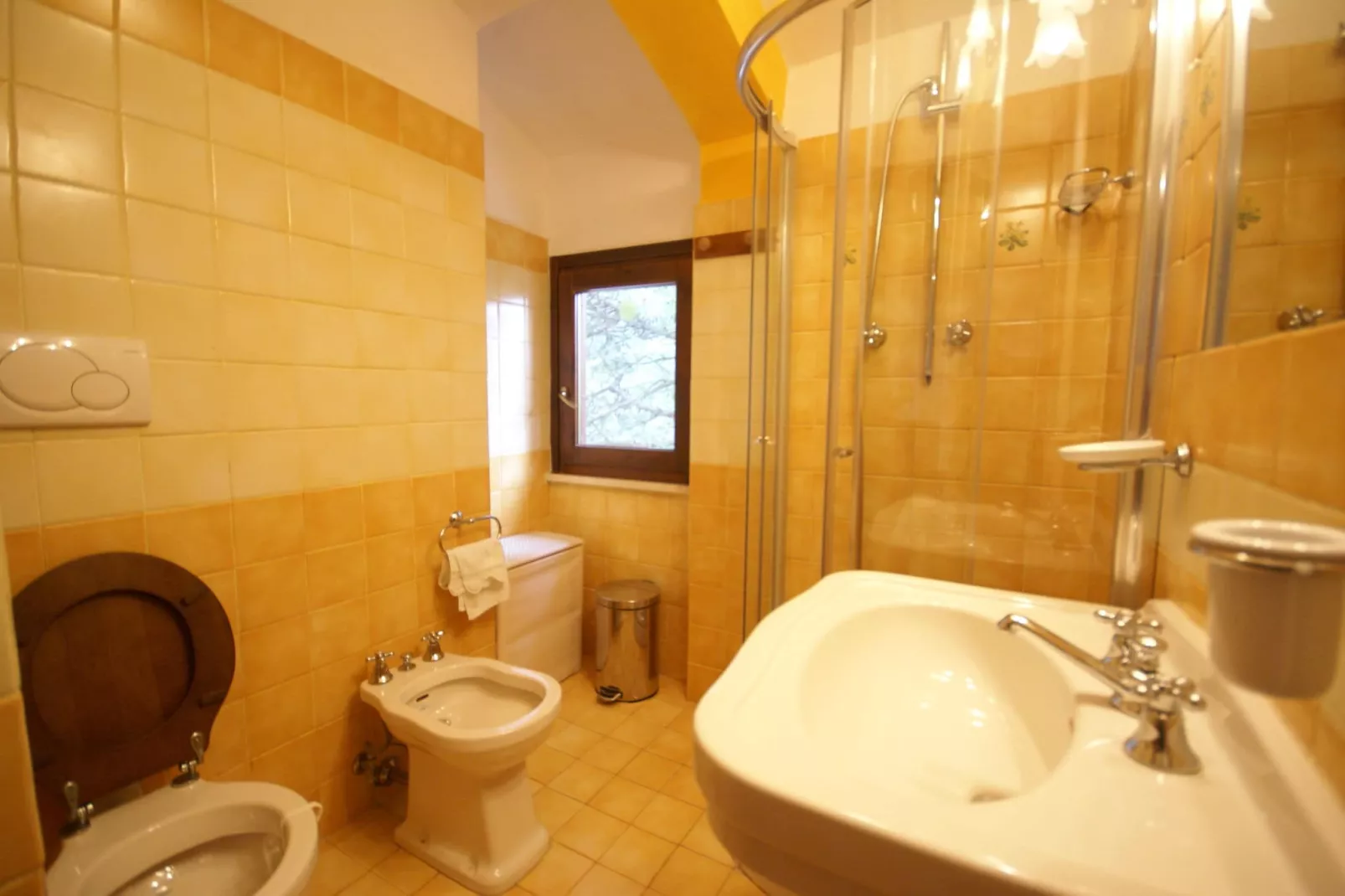 Casa Collepino-Bathroom