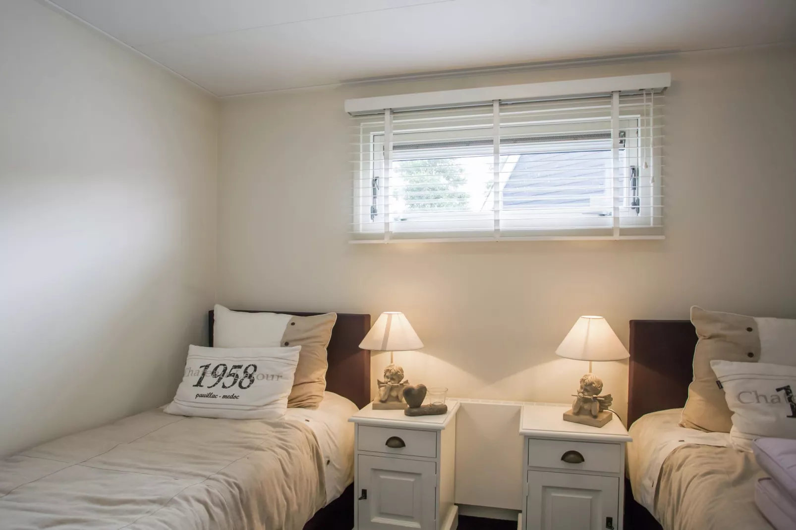Charming Oosterschelde-Bedroom