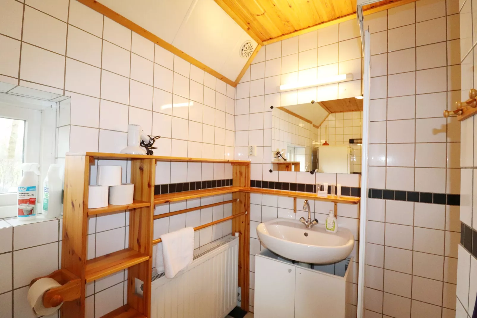 Boerderij De Wilgen-Bathroom