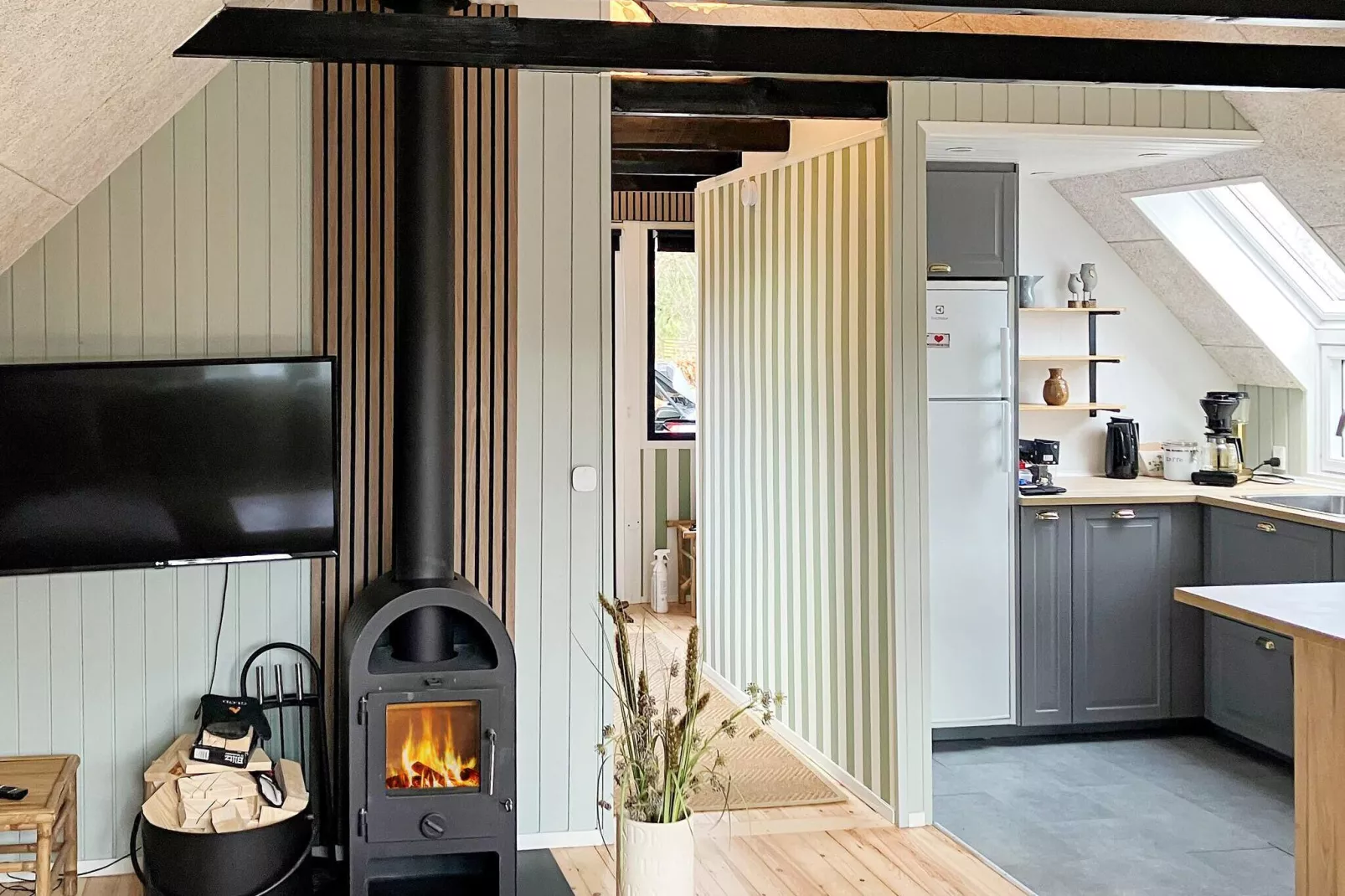 Modernes Kustenrefugium in Eno-By Traum-Innen