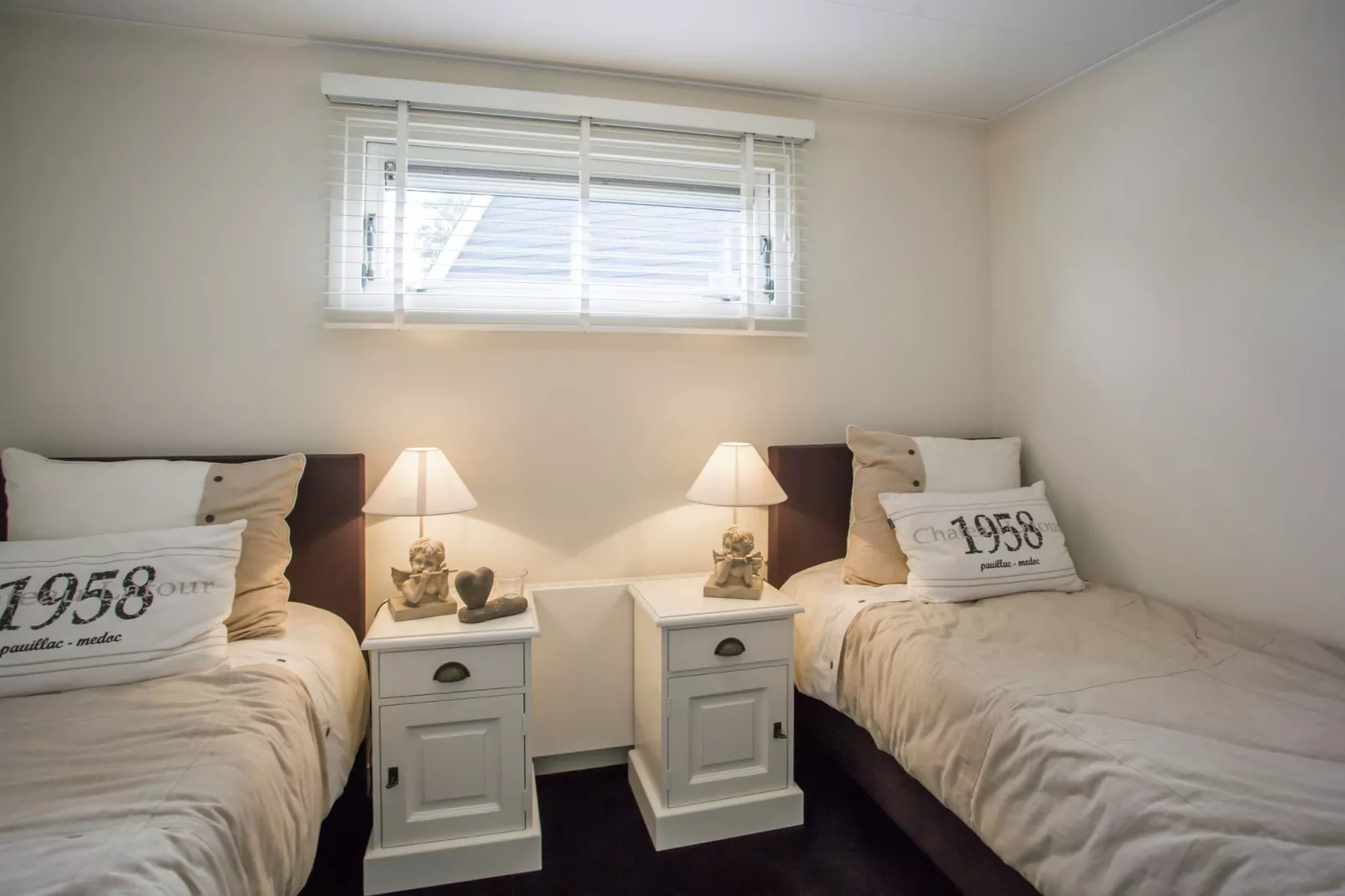 Charming Oosterschelde-Bedroom
