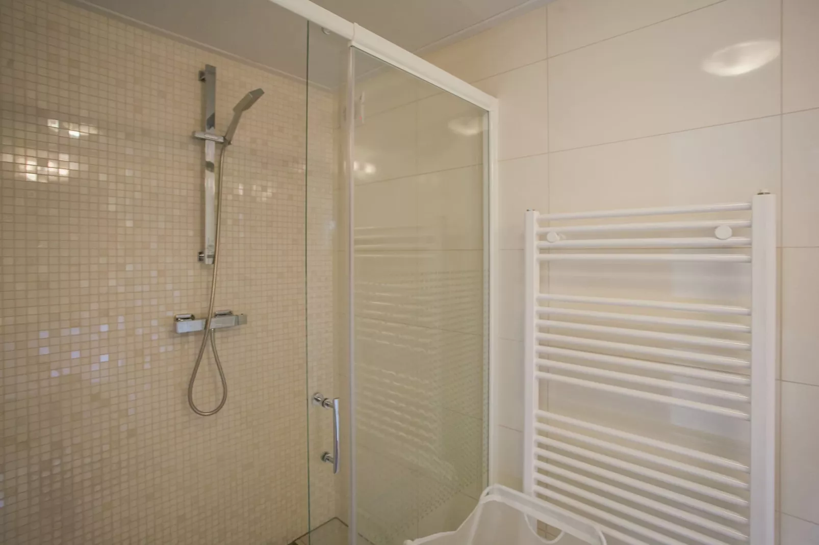 Charming Oosterschelde-Bathroom