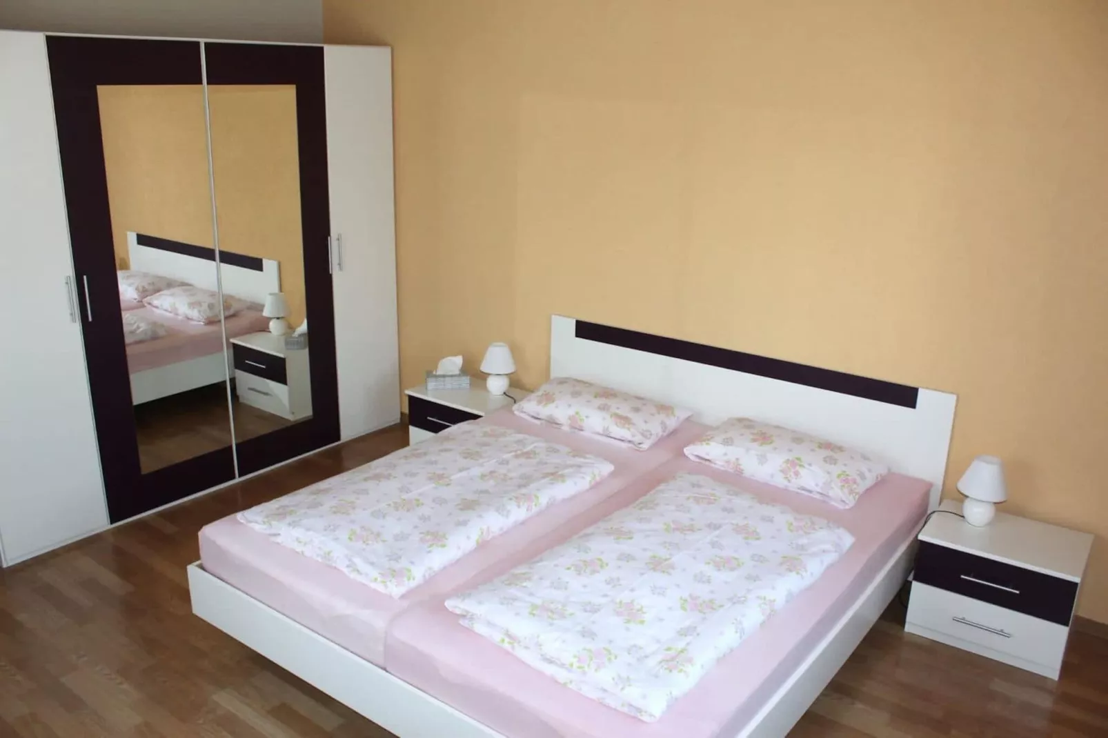 Robert's Ferienwohnung-Bedroom