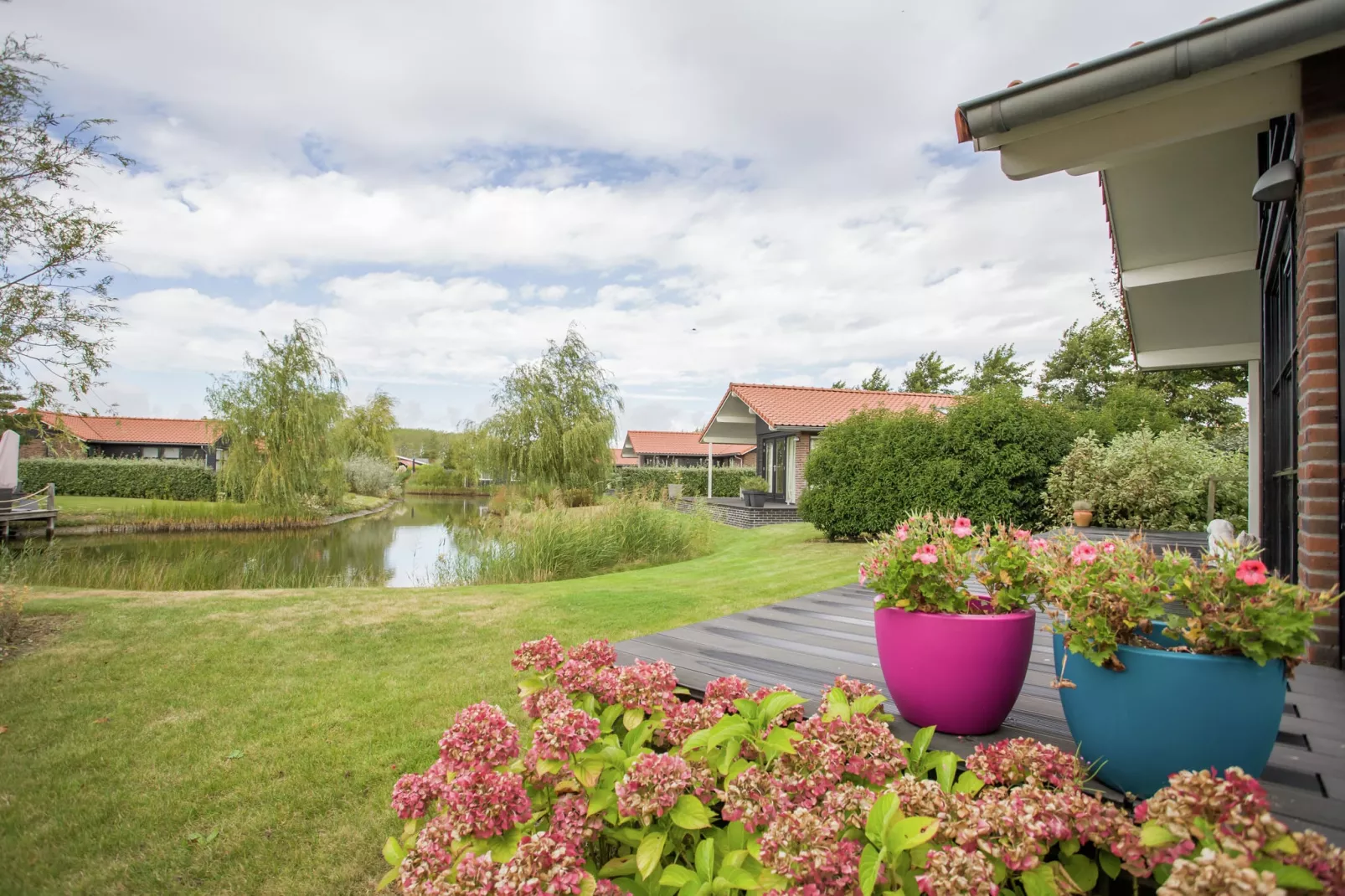 Charming Oosterschelde-Gardens summer