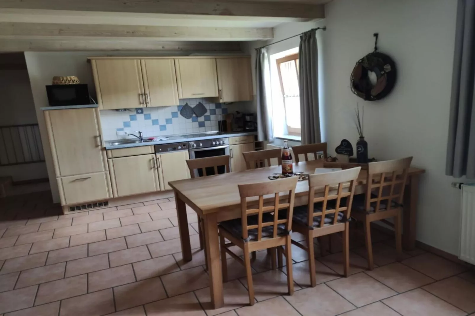 19311-Dining room