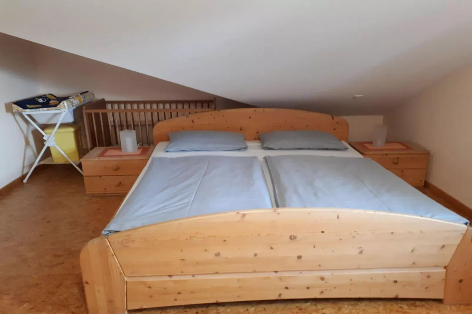 19311-Bedroom