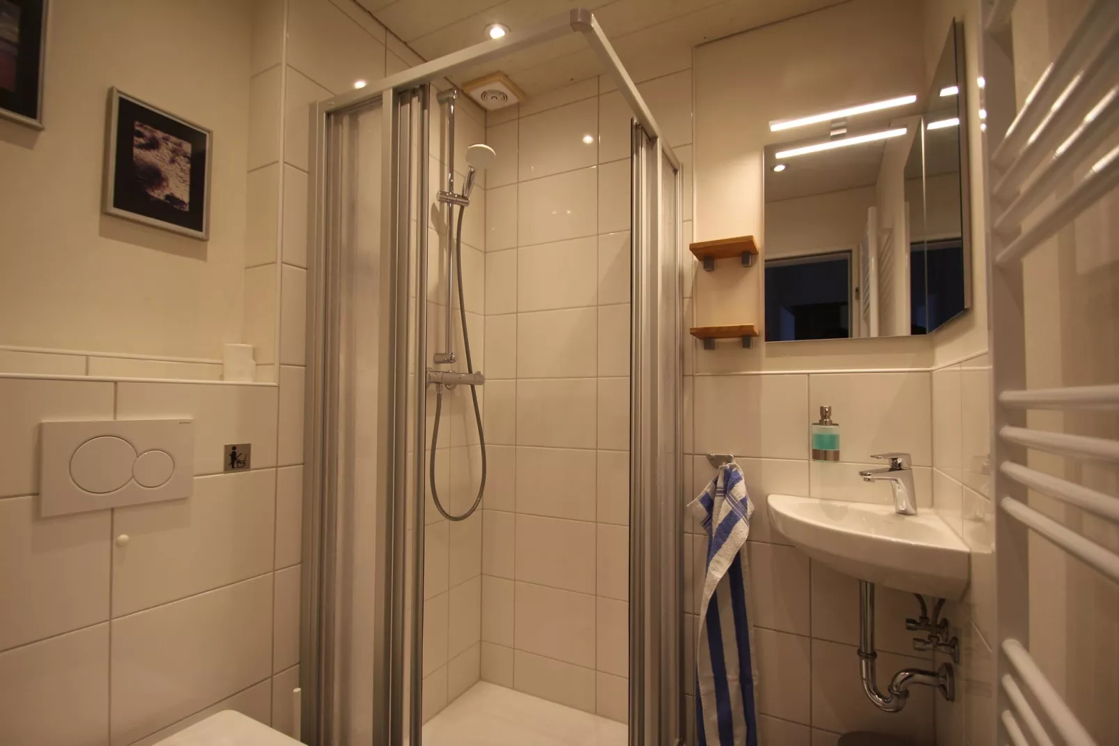 Doppelhaushälfte Anna-Bathroom