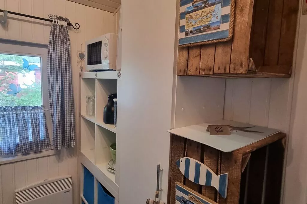 78305-Kitchen