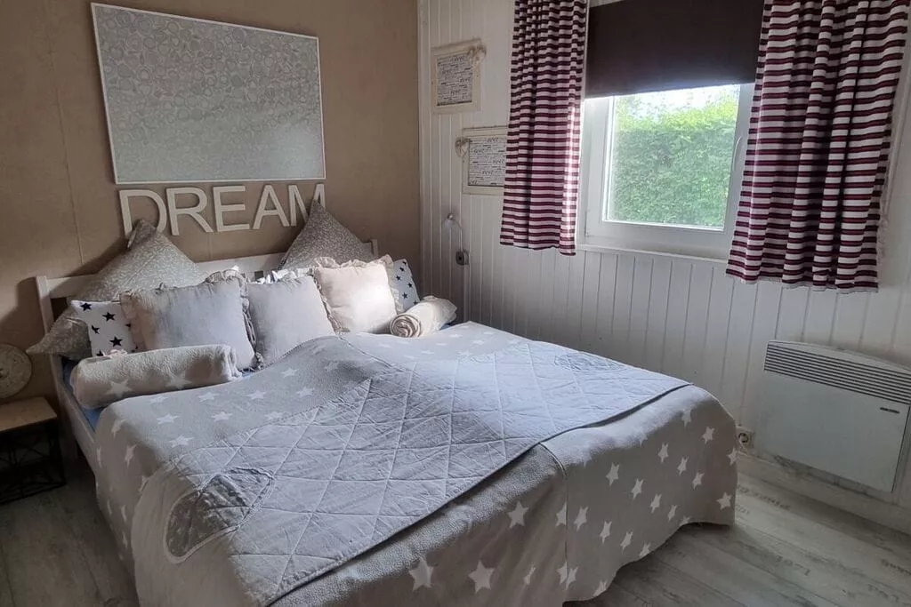 78305-Bedroom