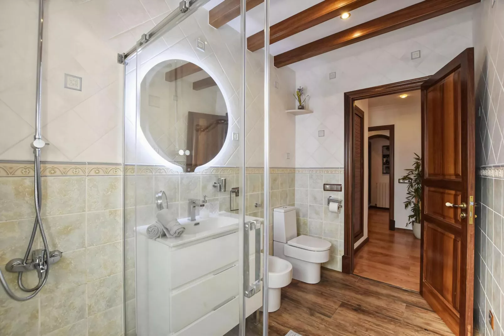 Canova-Bathroom