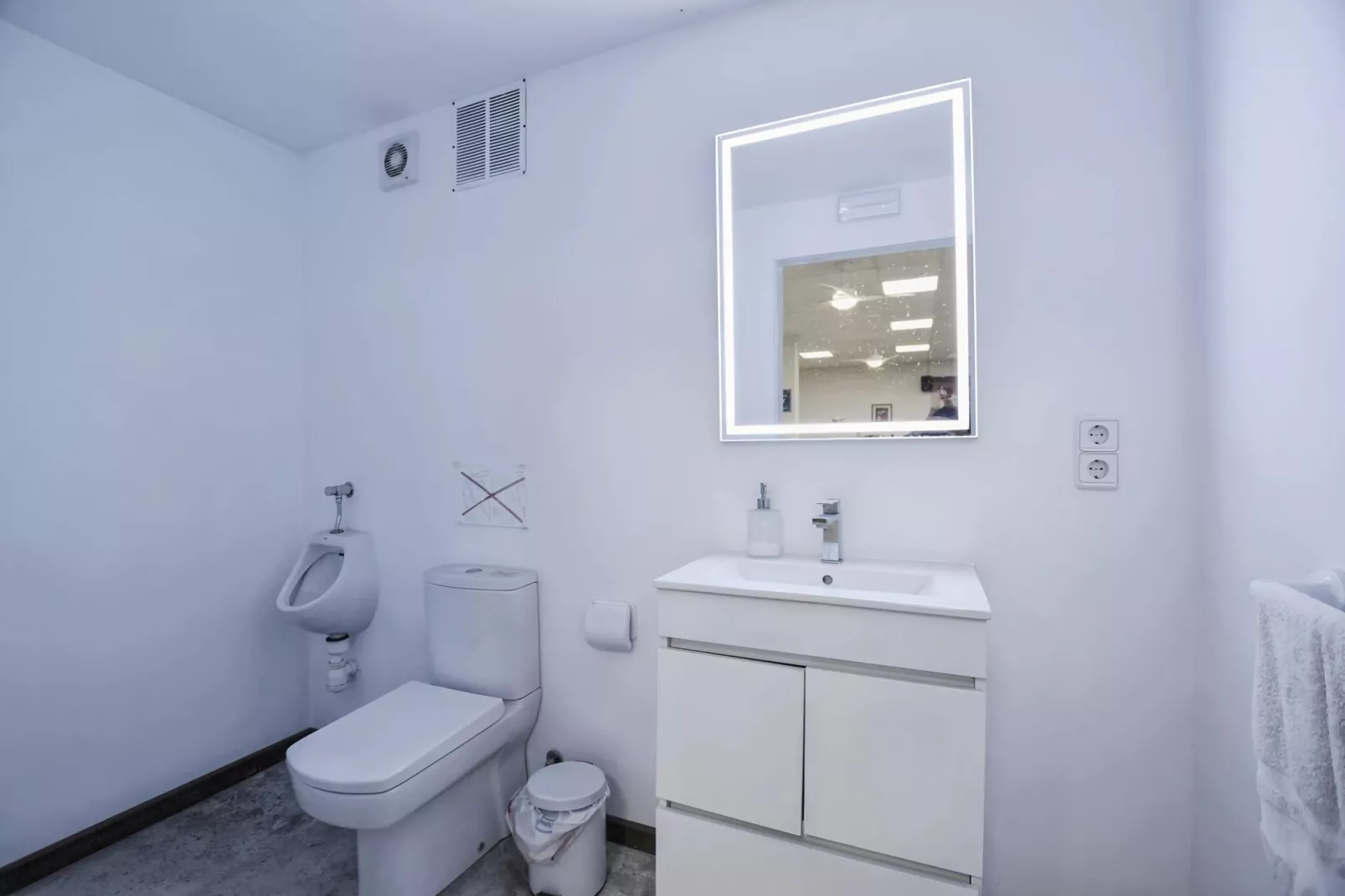 Canova-Bathroom