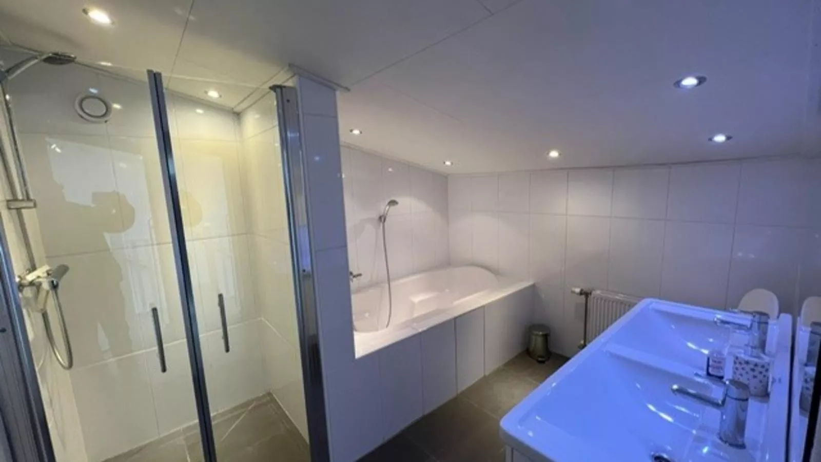 Het Grootenhuis-Bathroom