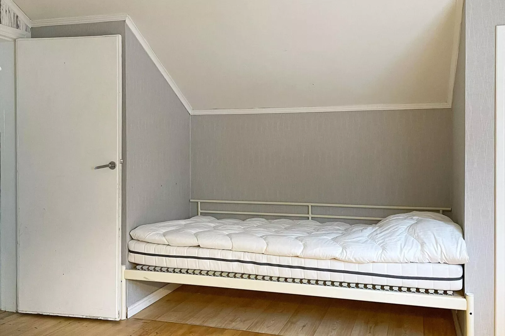 8 person holiday home in ANNEBY-By Traum-Indoor