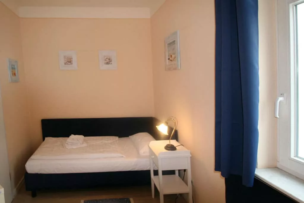 49074-Bedroom