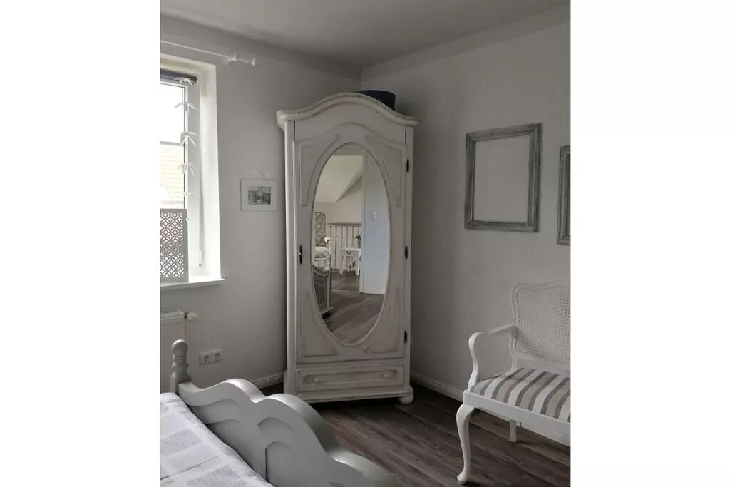 199401-Bedroom