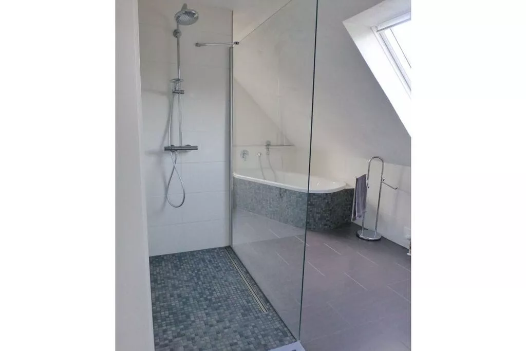 199401-Bathroom