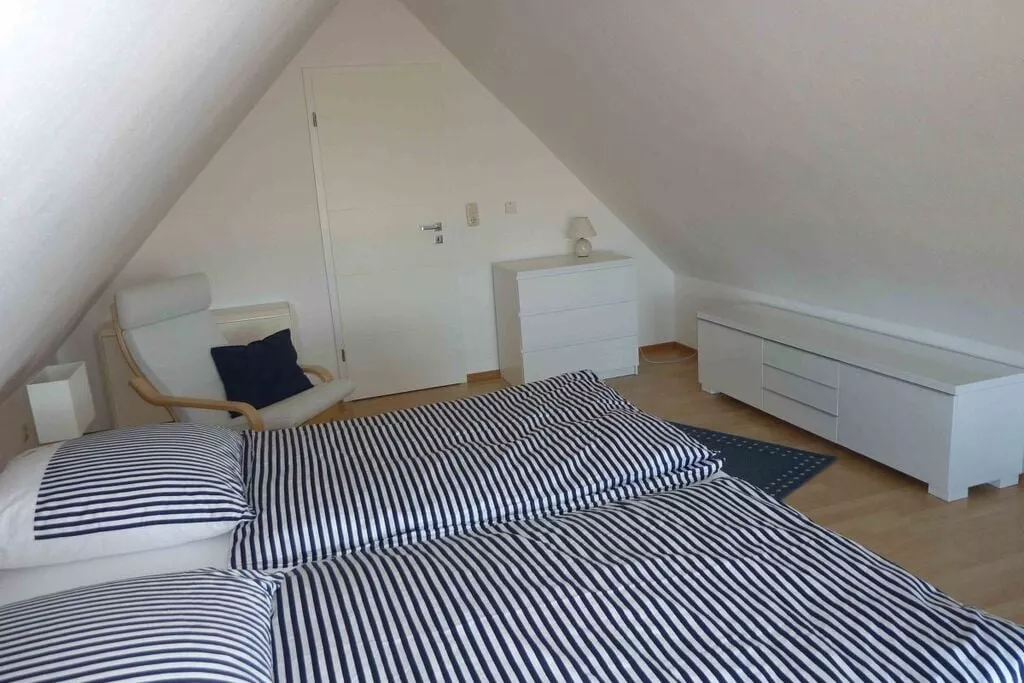 86233-Bedroom