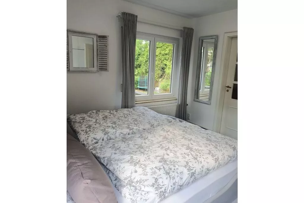 2457-Bedroom