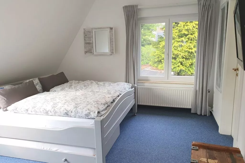 2457-Bedroom