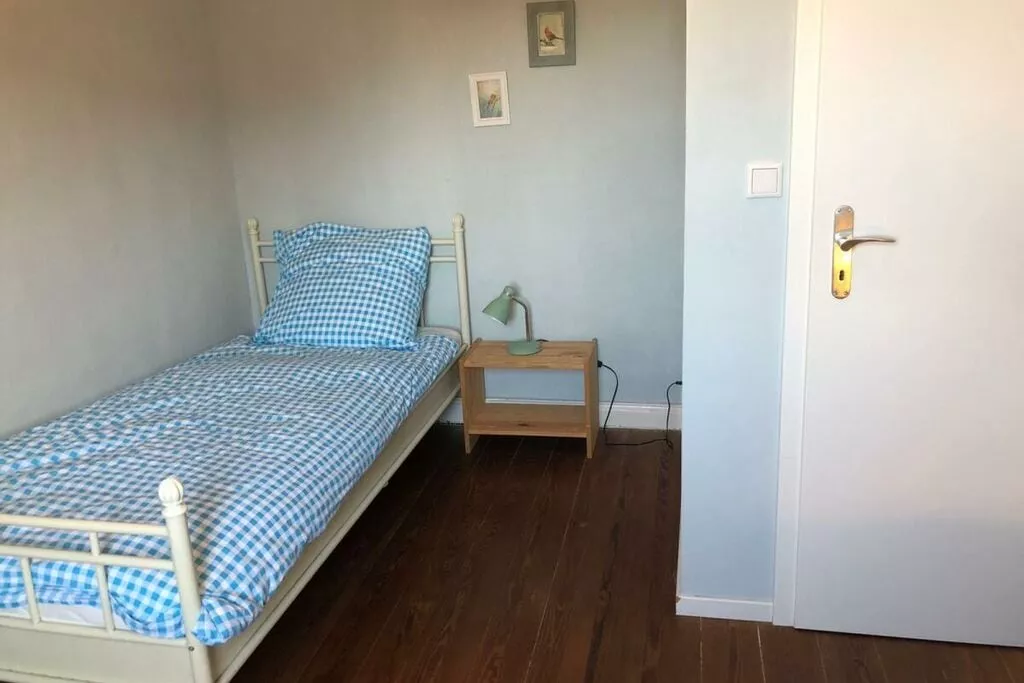 86619-Bedroom