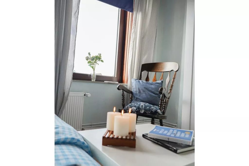 86619-Bedroom