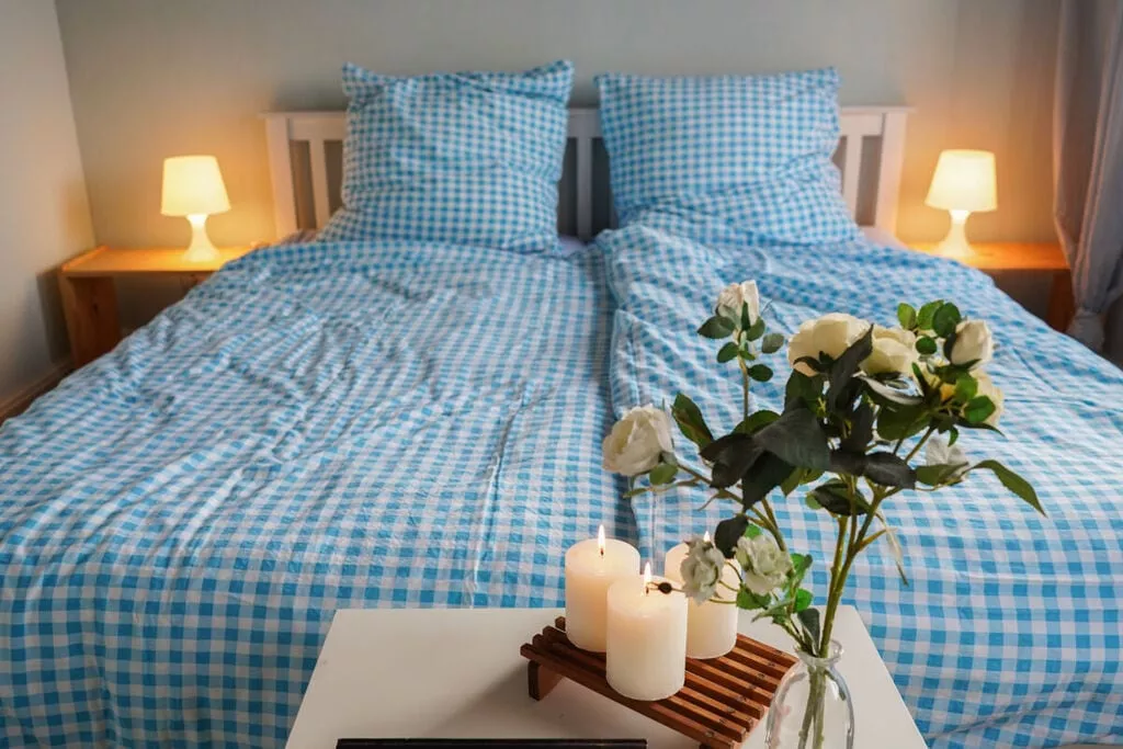 86619-Bedroom