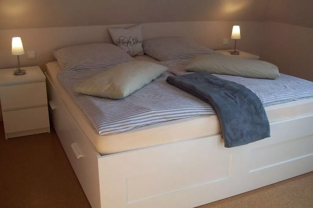 45242-Bedroom