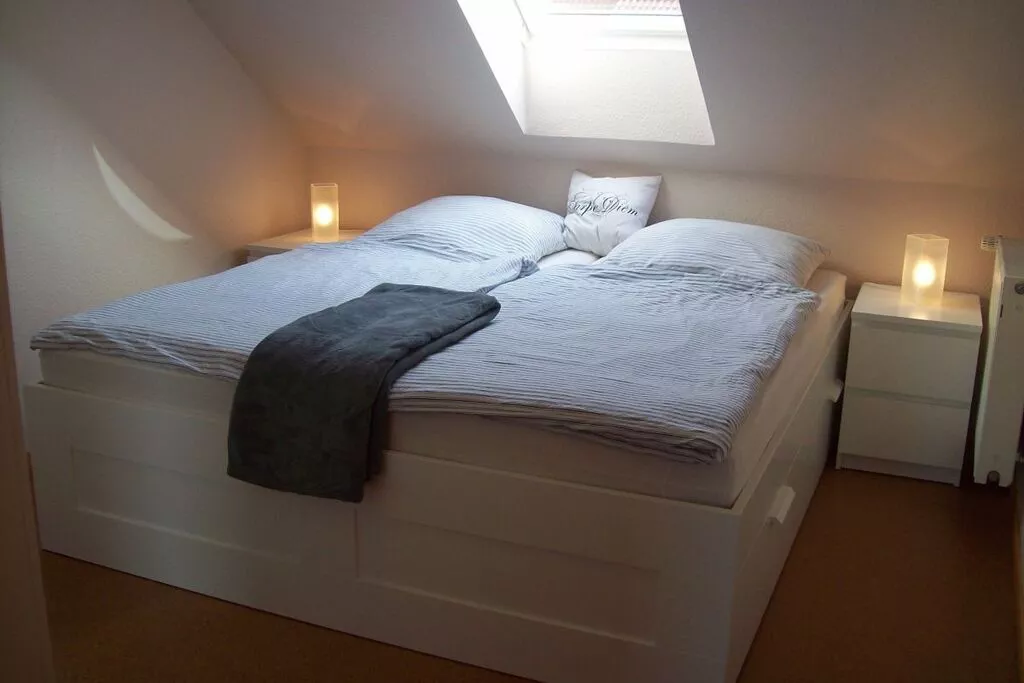 45242-Bedroom