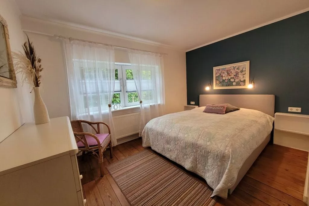 81875-Bedroom