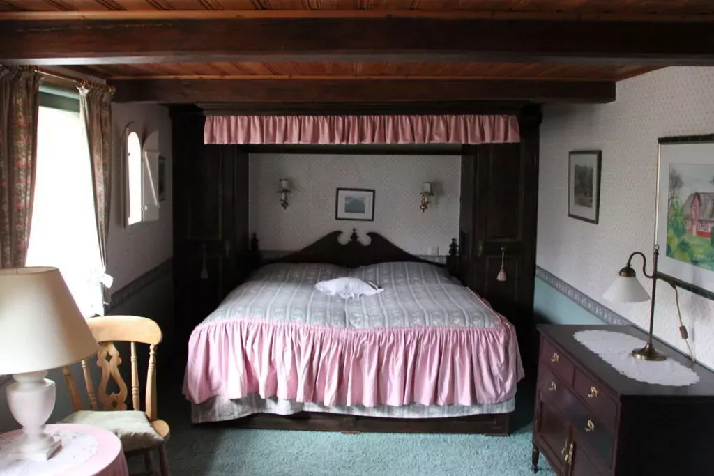 54502-Bedroom