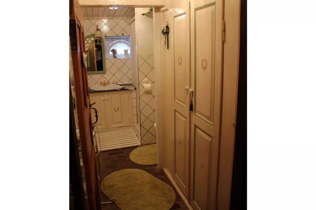 54502-Bathroom