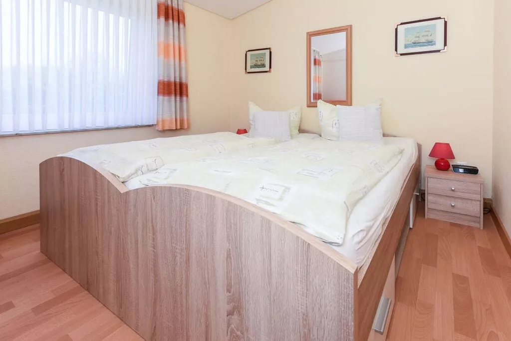 15484-Bedroom