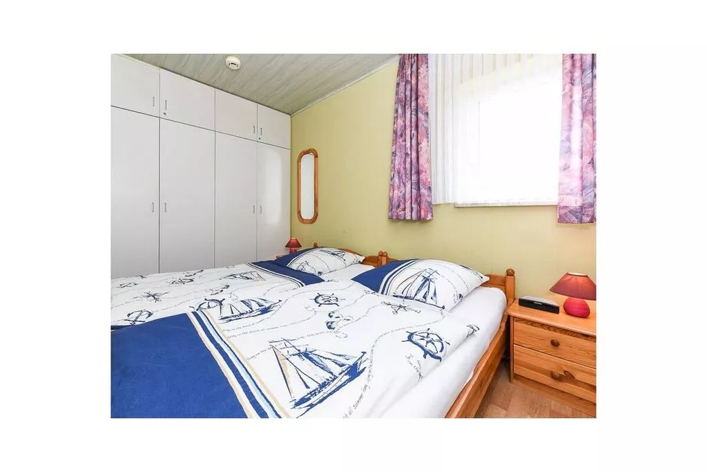 976-Bedroom