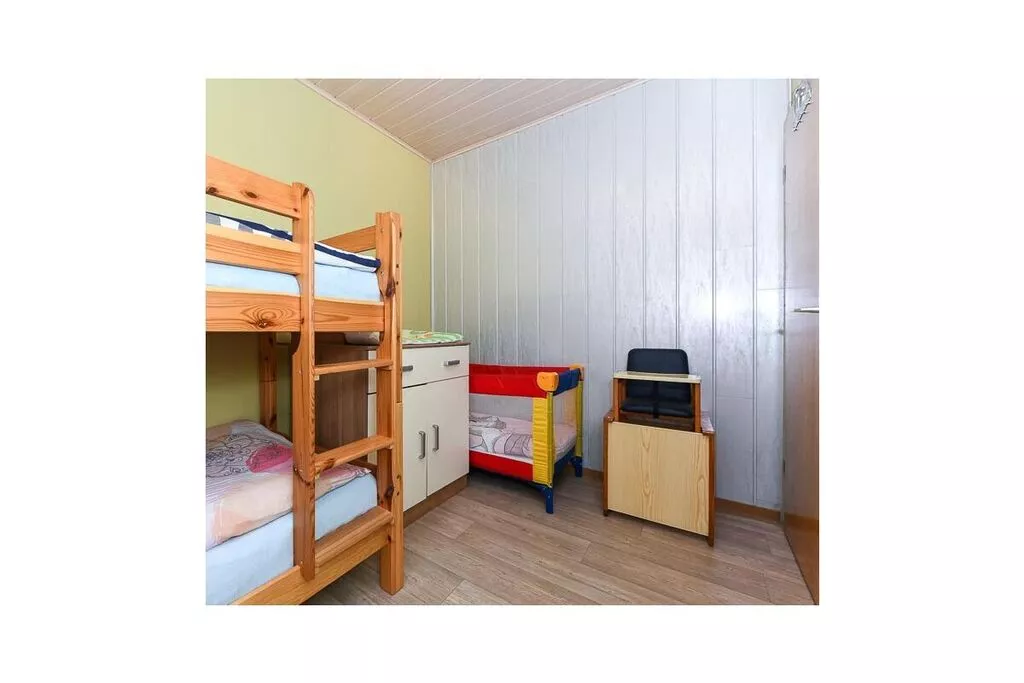 976-Bedroom