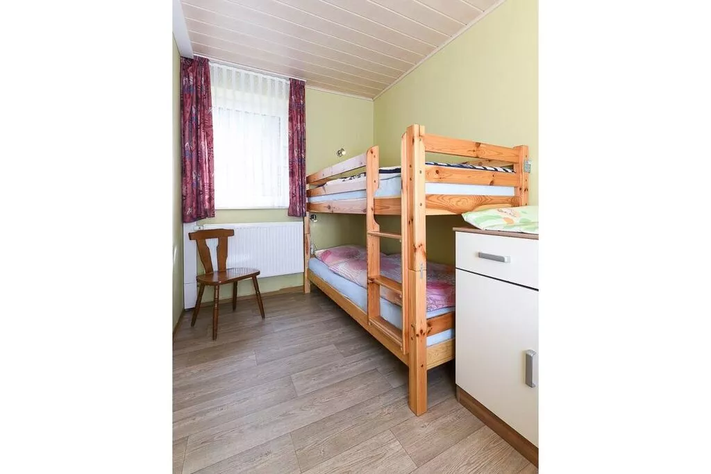 976-Bedroom