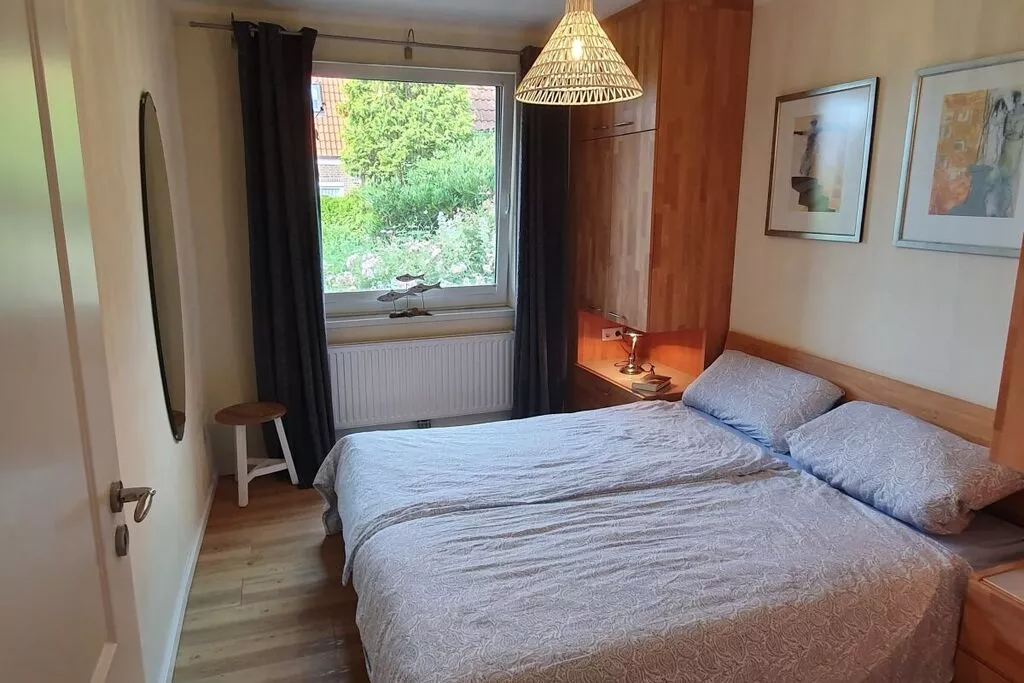 74493-Bedroom