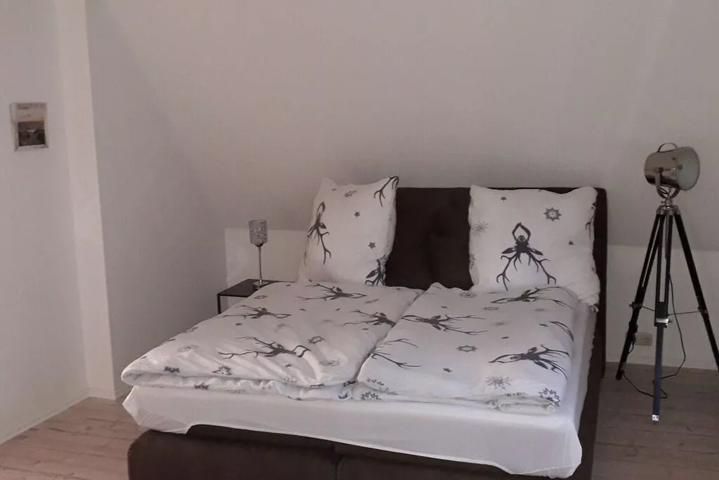 314601-Bedroom