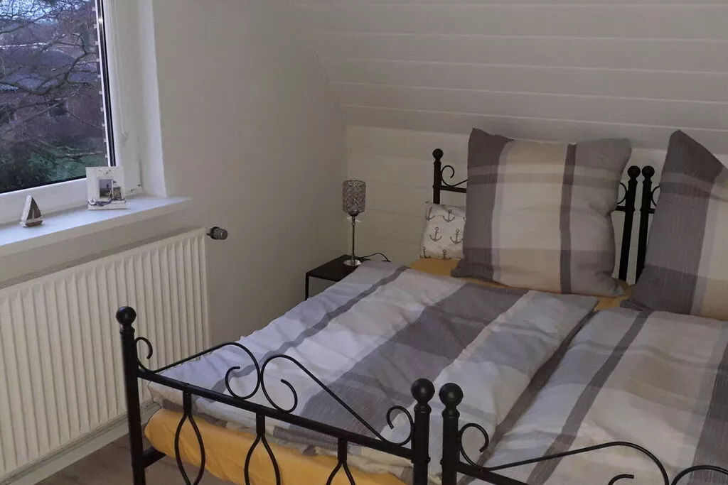 314601-Bedroom