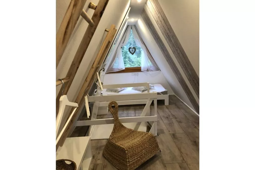 284037-Bedroom